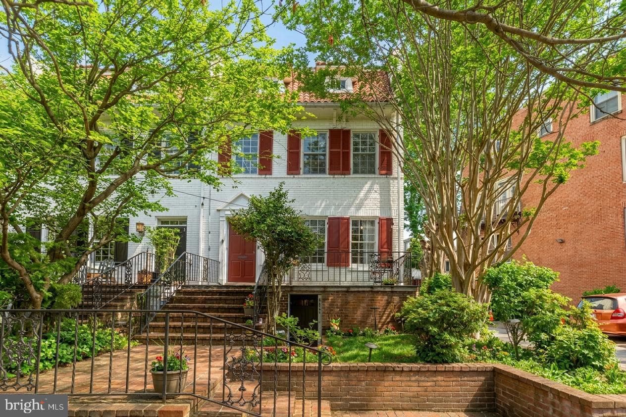 2015 Allen Place NW