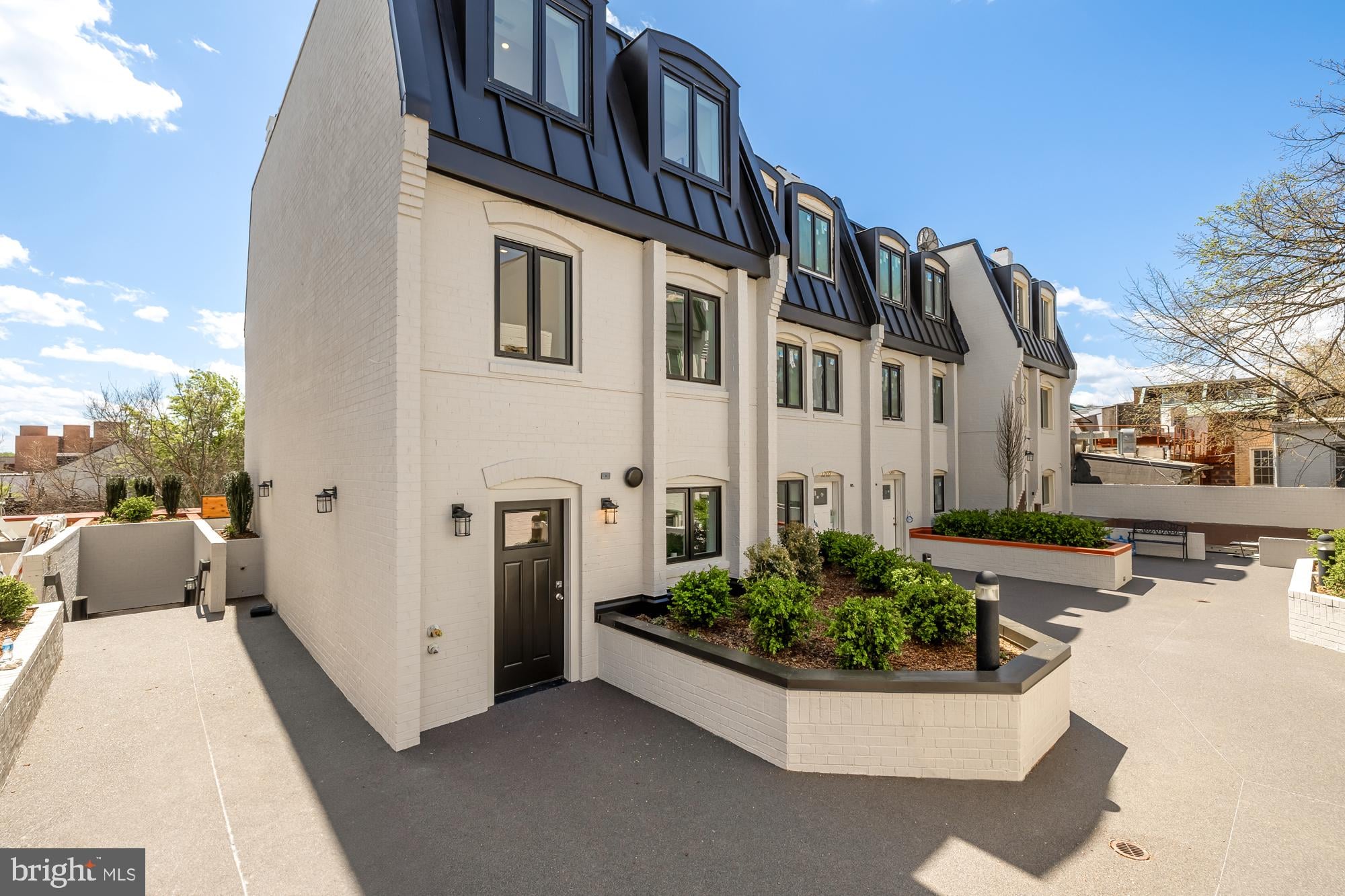 1200 Eton Court NW T4 photo 1
