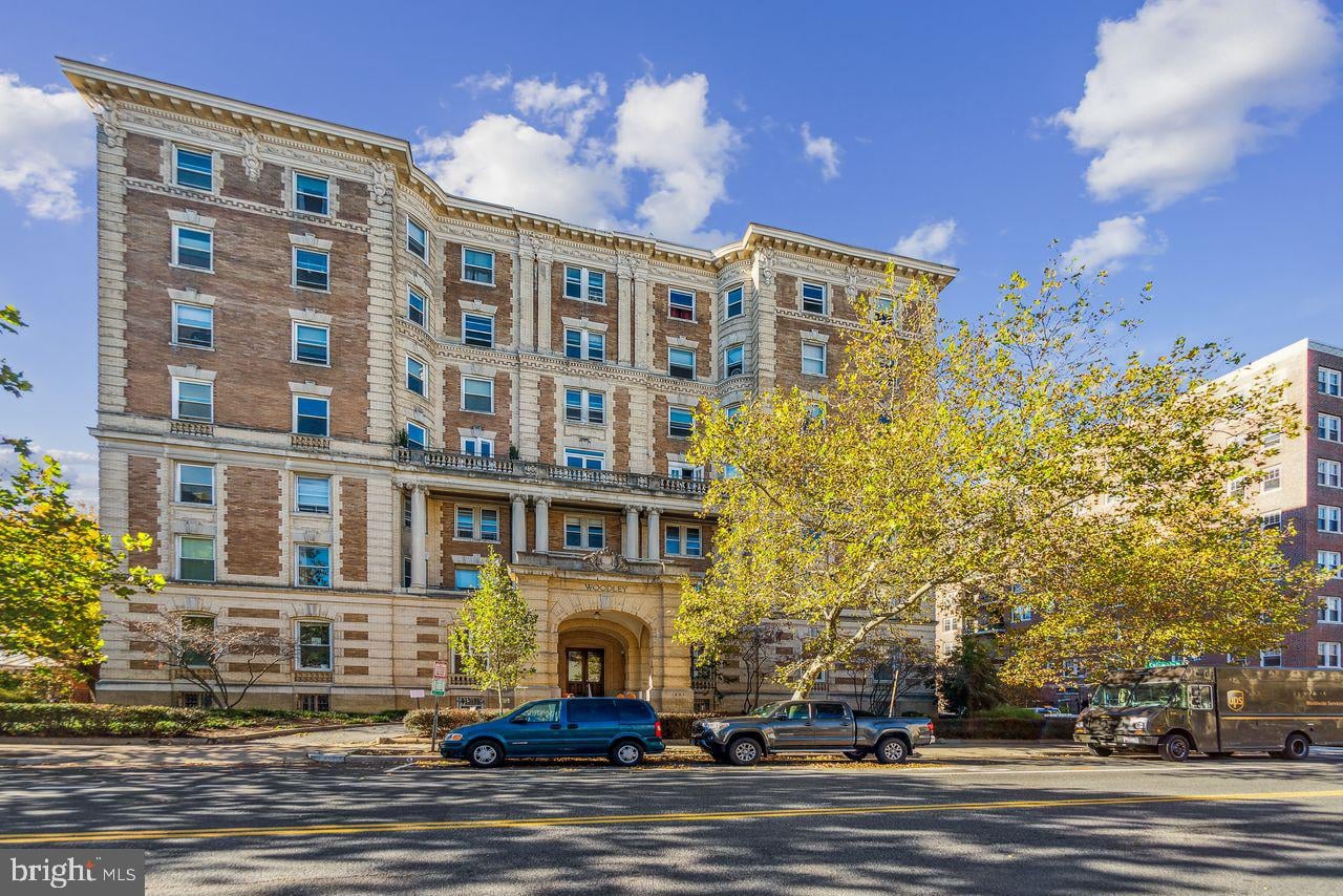 1851 Columbia Road NW 400 photo 1
