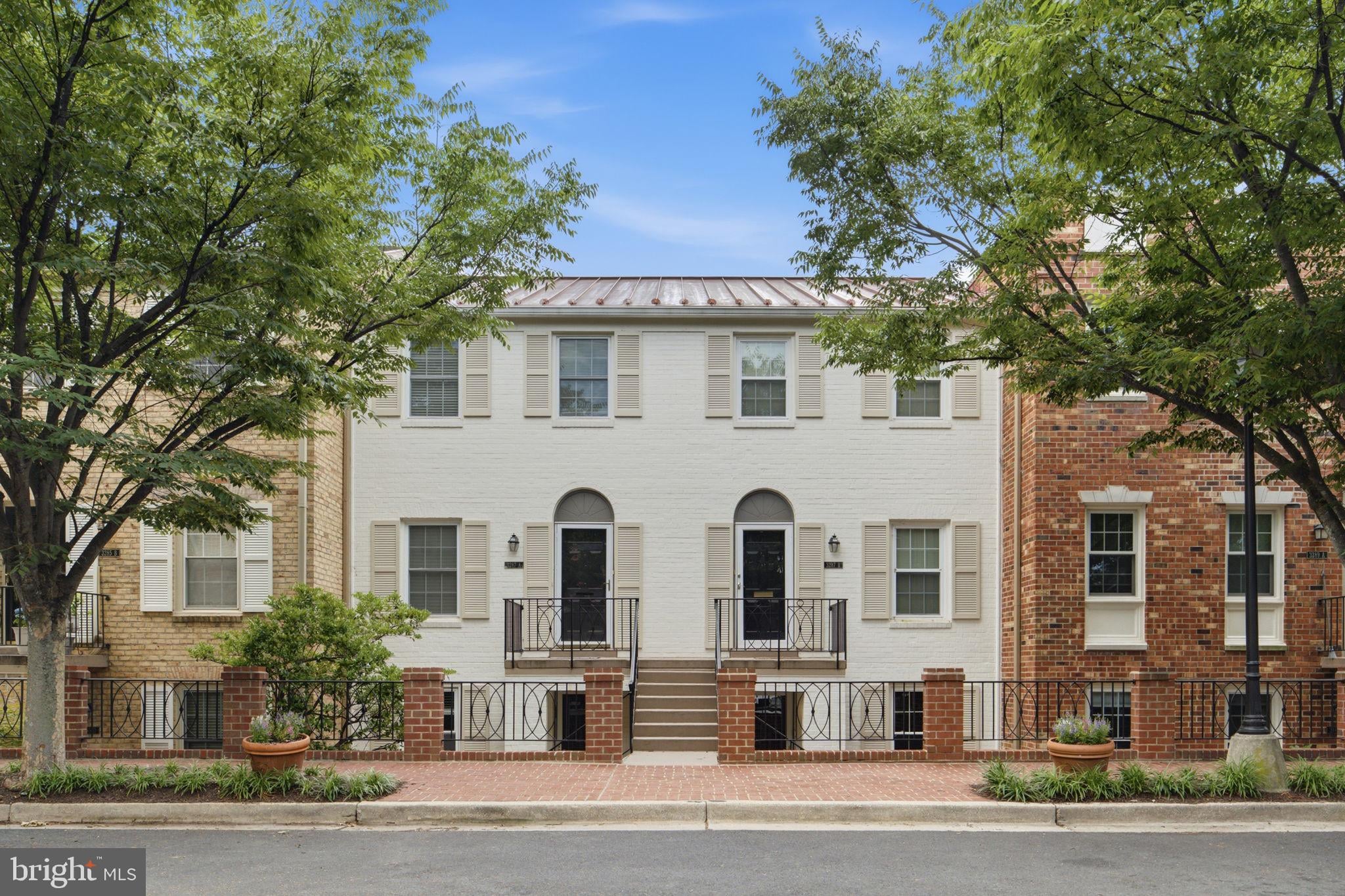 3287 Sutton Place NW D photo 1