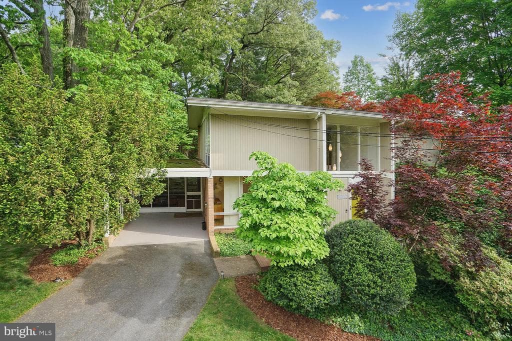 1001 La Grande Road