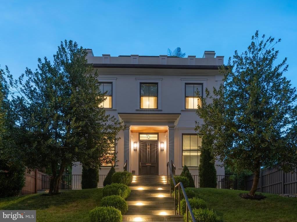 99 Observatory Circle NW photo 2