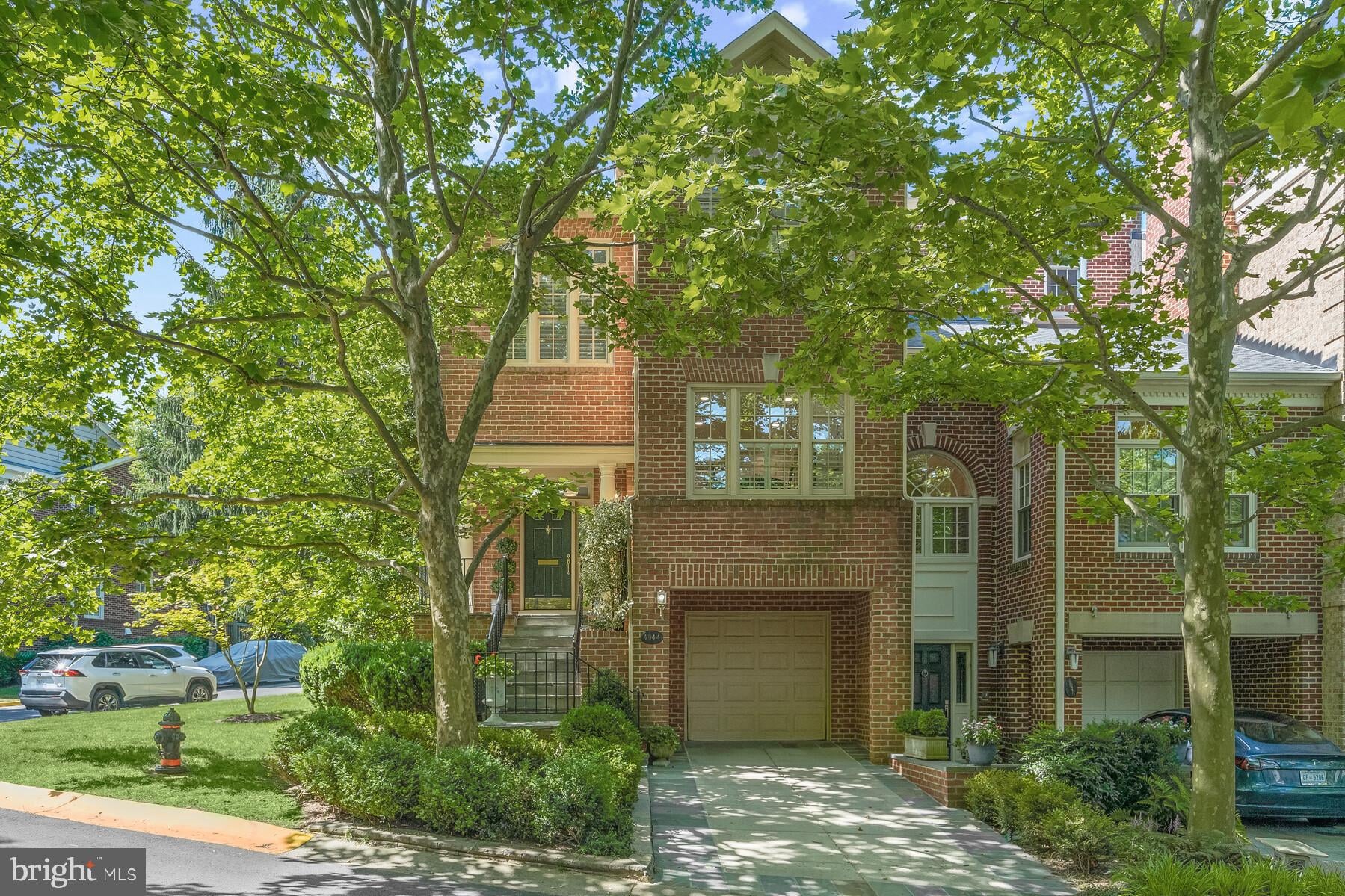 4044 Mansion Drive NW photo 1