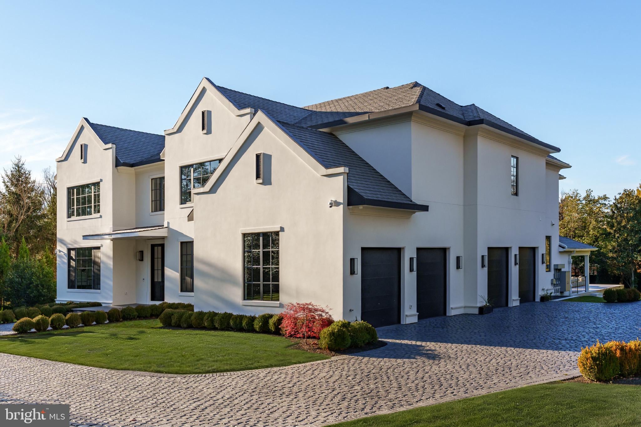 1102 Chain Bridge Road photo 2