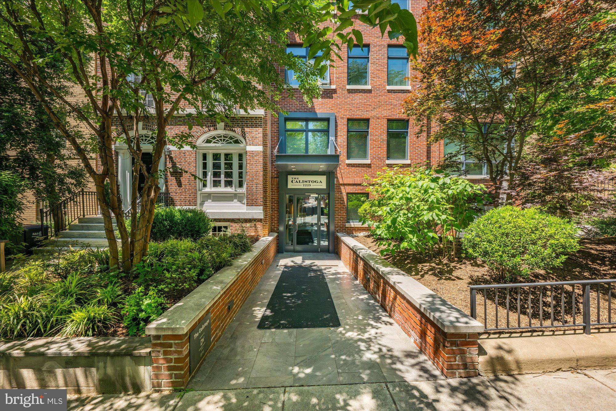 2225 California Street NW 402 photo 2