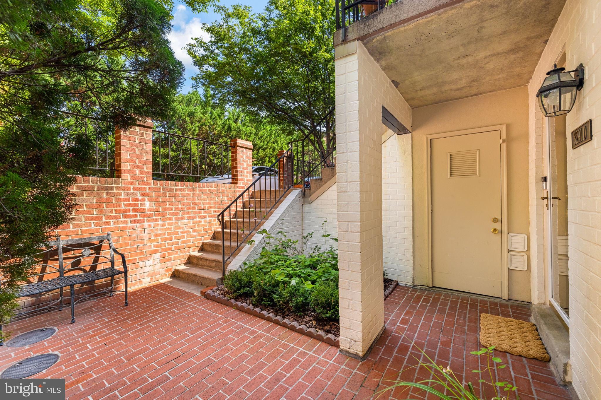 3291 Sutton Place NW D photo 2